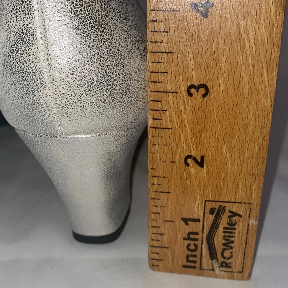 Elegant Easy Street Ballari Womens Round Stiletto Heel‎ Pumps